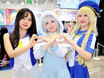 【ボート】コミケ107に多摩川ブース 静波まつりにふんしたキャンペーンレディがPR