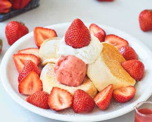 スフレパンケーキ専門店「フリッパーズ」あまおういちごの贅沢メニュー登場