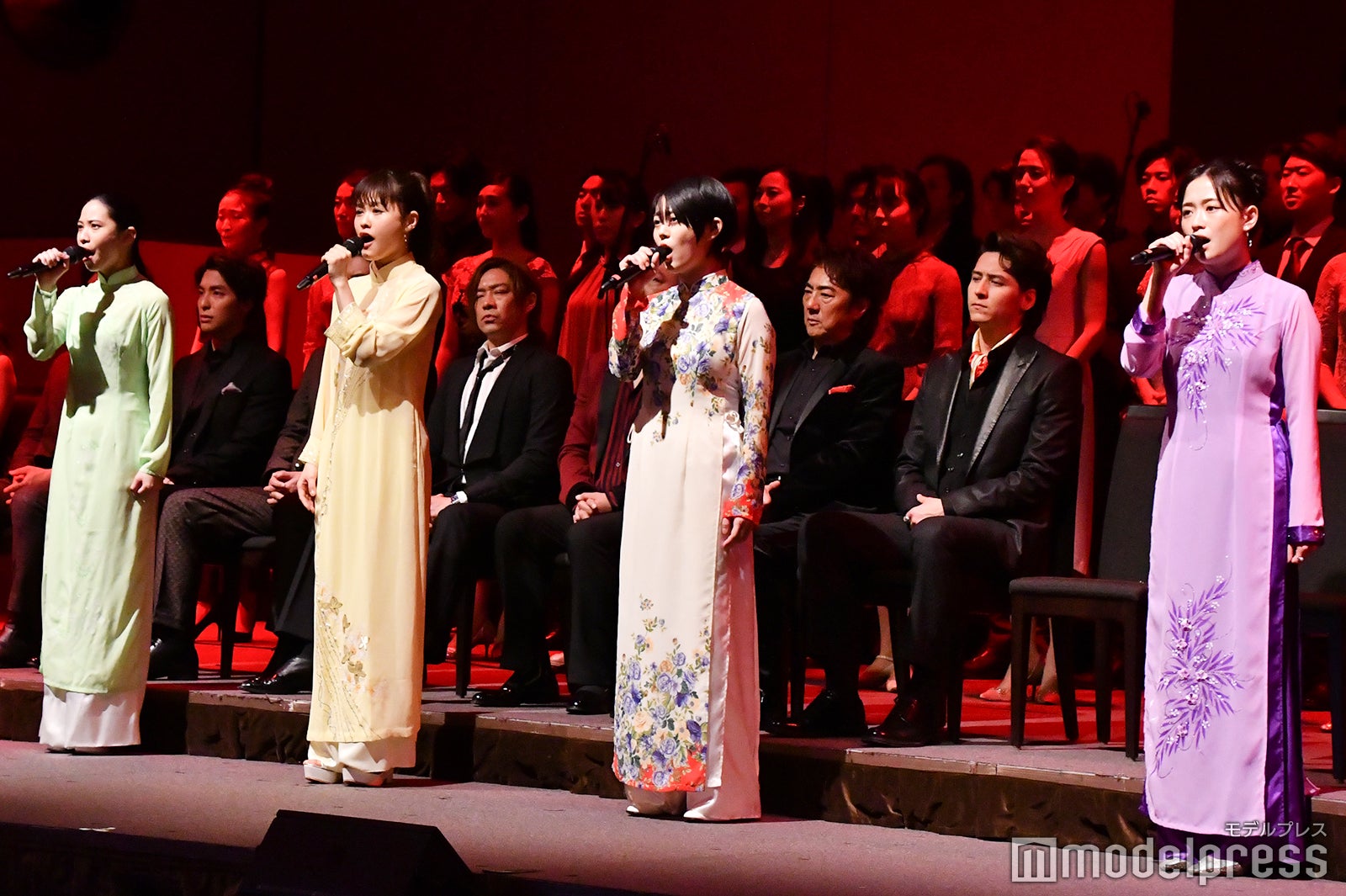 （左から）高畑充希、昆夏美、大原櫻子、屋比久知奈（C）モデルプレス