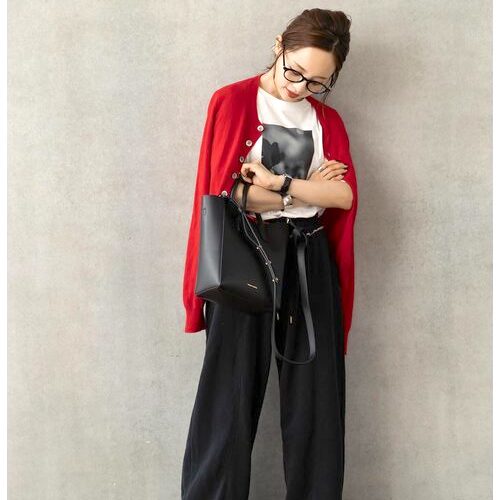 黒スウェットパンツのレディースコーデ 21冬 大人の着こなしテクをご紹介 モデルプレス