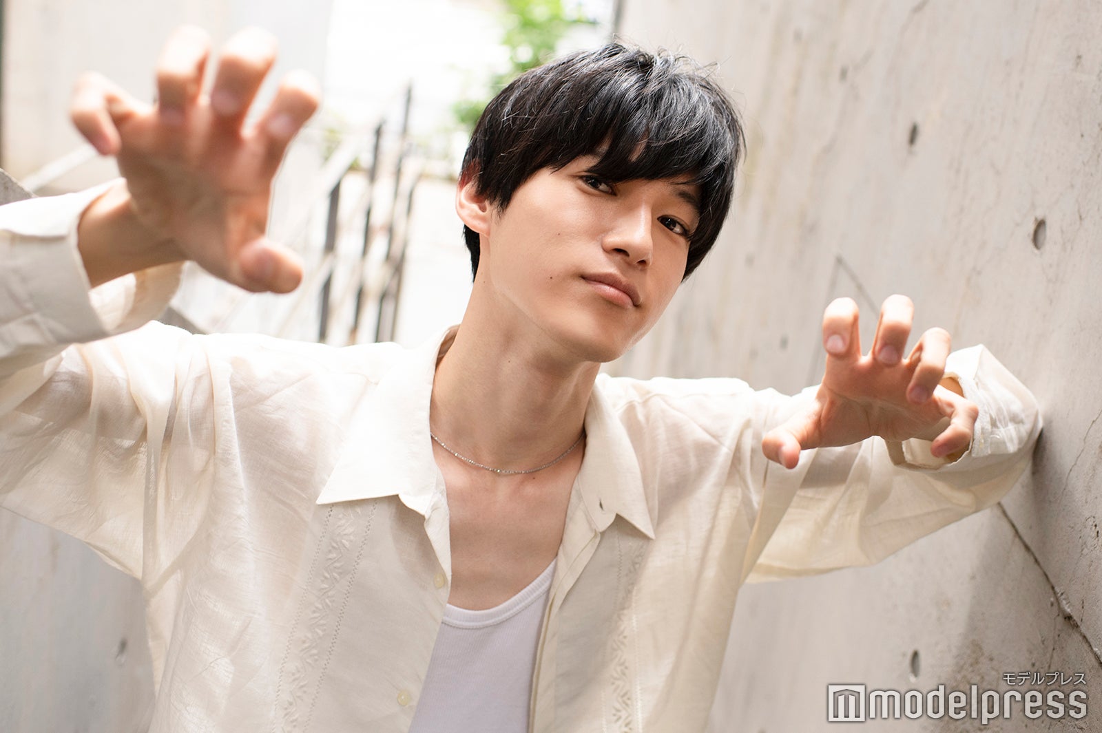 “オオカミポーズ”／高橋璃央（C）モデルプレス