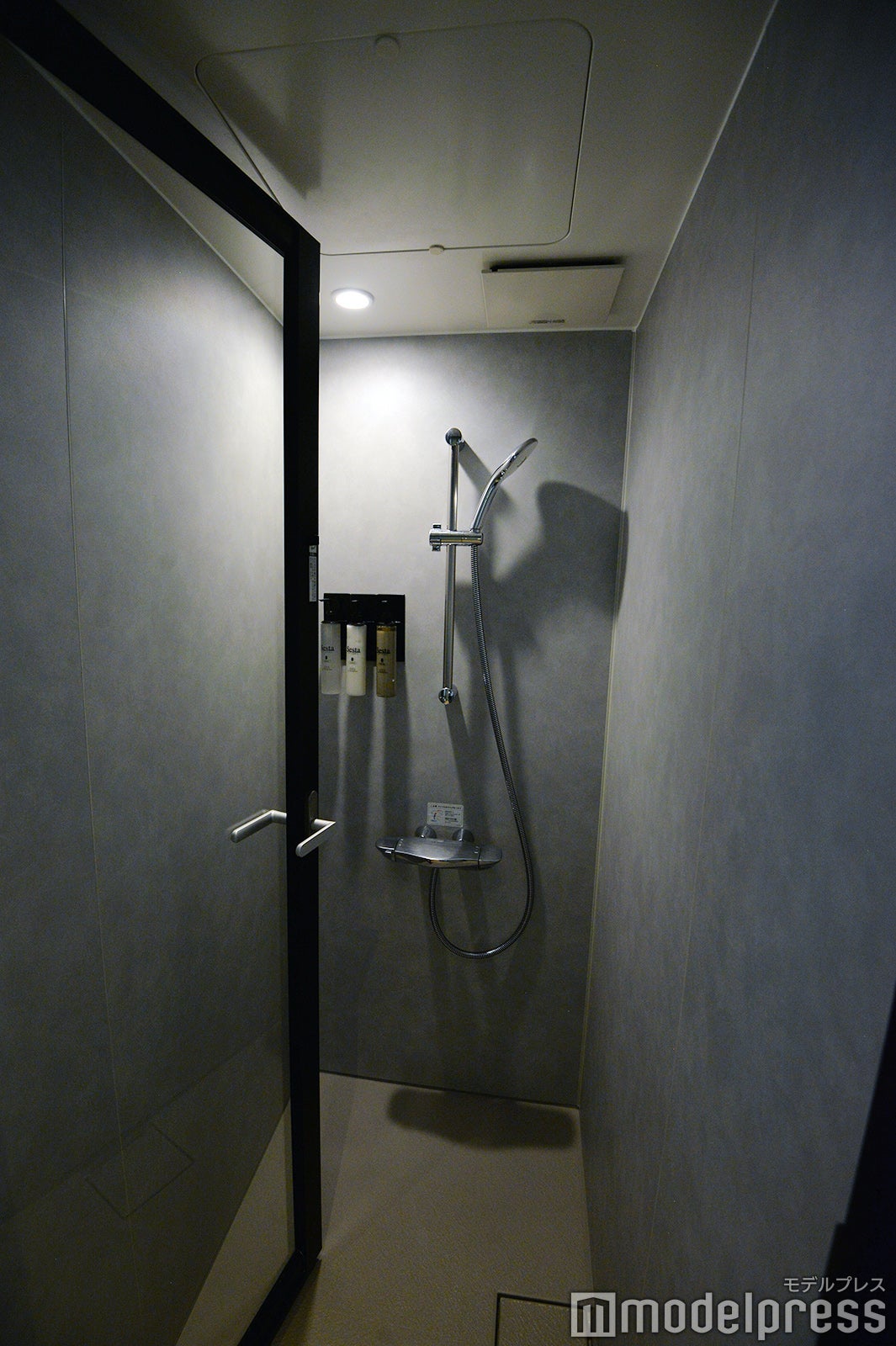 シャワールーム（C）モデルプレス
