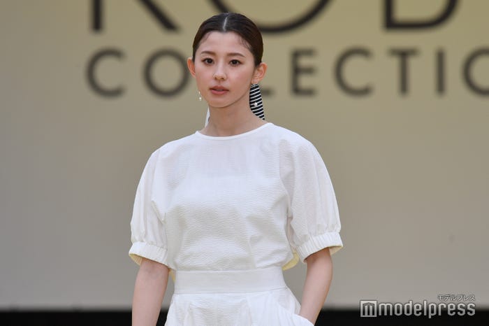 朝比奈彩(C)モデルプレス