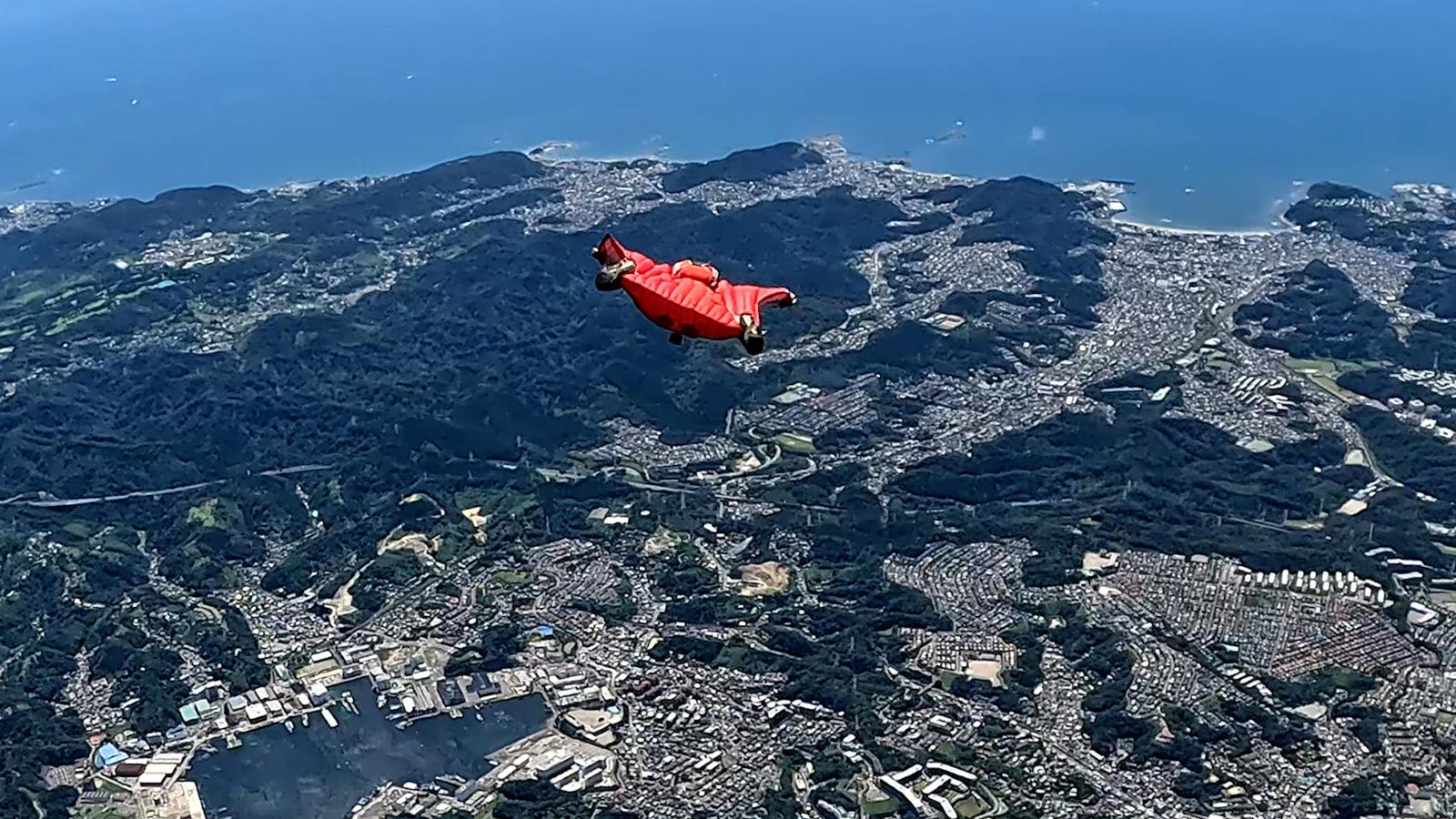 空飛ぶ“リアル”ウルトラマン（C）日本テレビ