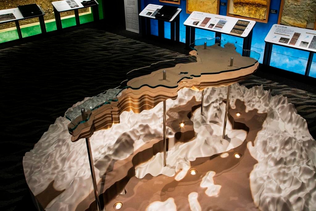地層展示／画像提供：滋賀県立琵琶湖博物館