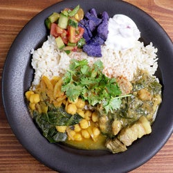 下北沢界隈でおすすめの人気「カレー」店3選|大阪からの進出店やファン待望の実店舗など
