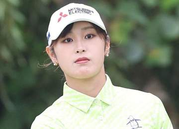 「おへそ出してる！可愛い」22歳人気美人ゴルファー、真夏のオフショットに反響「一瞬誰？女優さんかと」「やっぱり福原遥に似てる」