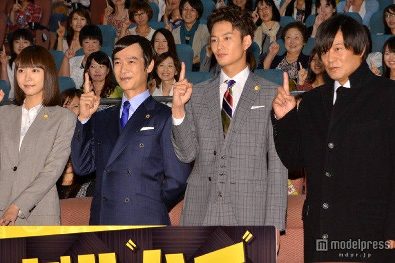 左から：新垣結衣、堺雅人、岡田将生、松平健