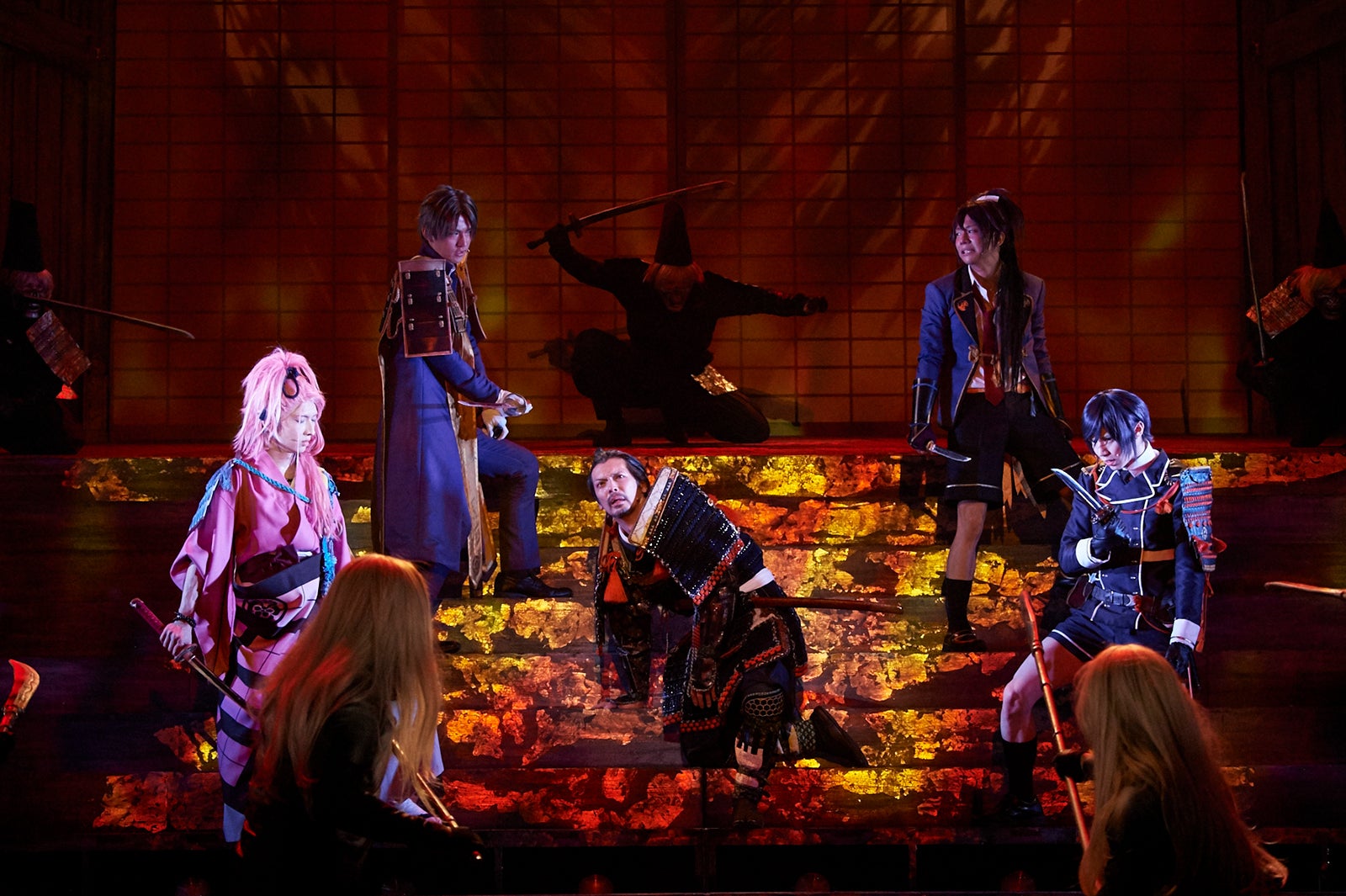 舞台『刀剣乱舞』虚伝 燃ゆる本能寺（再演）ゲネプロにて（C）舞台『刀剣乱舞』製作委員会