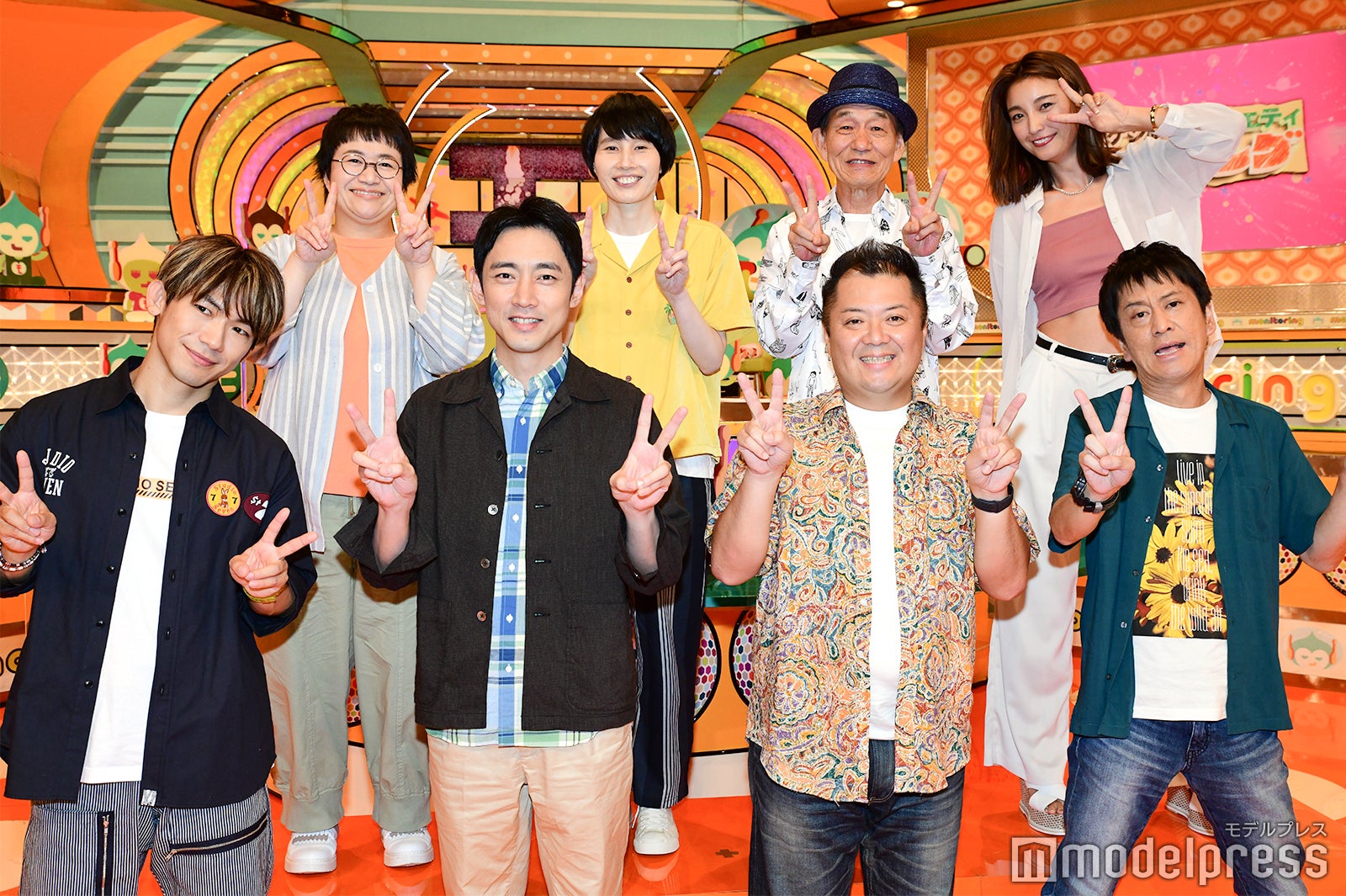 （前列左から）NAOTO、小泉孝太郎、小杉竜一、吉田敬（後列左から）近藤春菜、箕輪はるか、笹野高史、木下優樹菜（C）モデルプレス