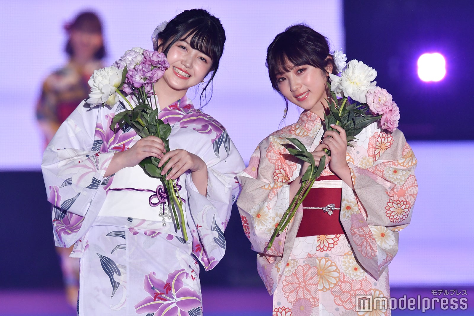 久保史緒里＆与田祐希（C）モデルプレス
