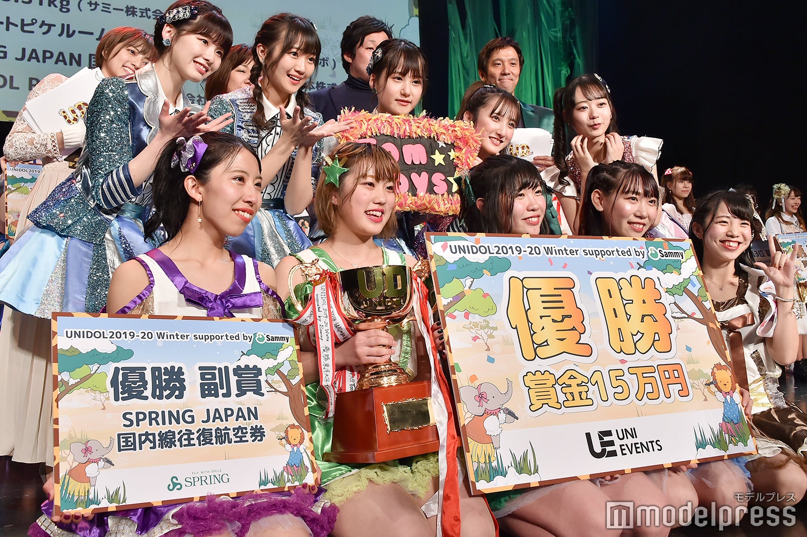 Tomboys☆（前列）（C）モデルプレス