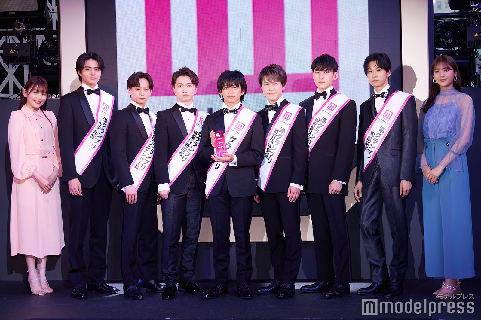 「ミスモデルプレス」「ミスターモデルプレス」表彰式の様子 （C）モデルプレス