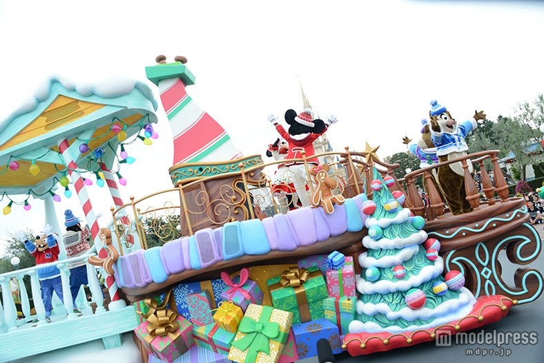 「ディズニー・クリスマス・ストーリーズ」ミッキーたちの乗るフロート