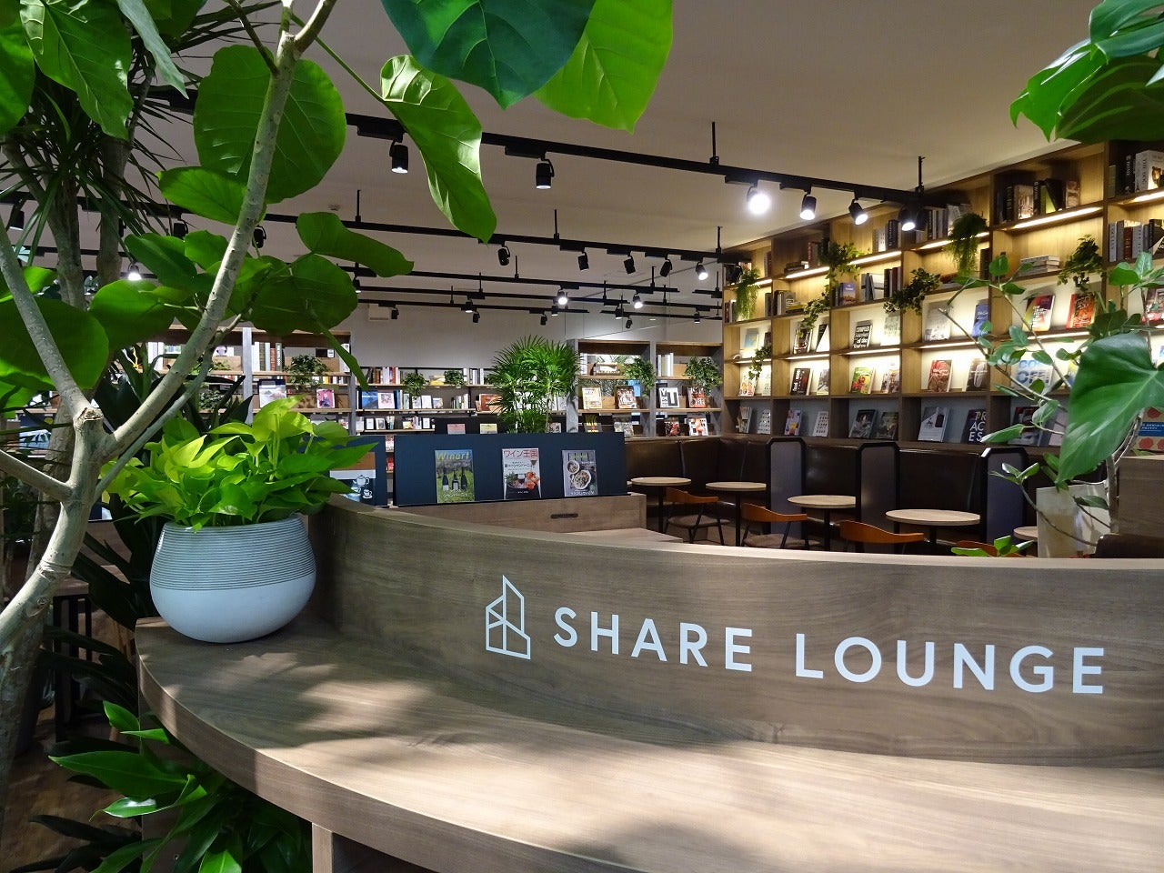 SHARE LOUNGE 蔦屋書店 新潟万代／画像提供：CCC 蔦屋書店カンパニー