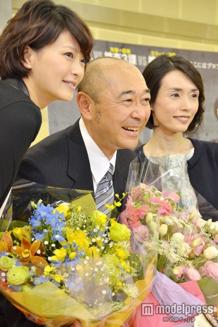 左から：榮倉奈々、高橋克実、中嶋朋子