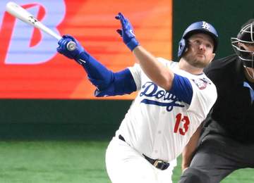 ドジャース マンシーが確信の1号ソロ！大谷翔平に2点目をプレゼント 本人も歩き、右翼手も追うのをやめる完璧な一撃 ベンチで大谷翔平と会話も