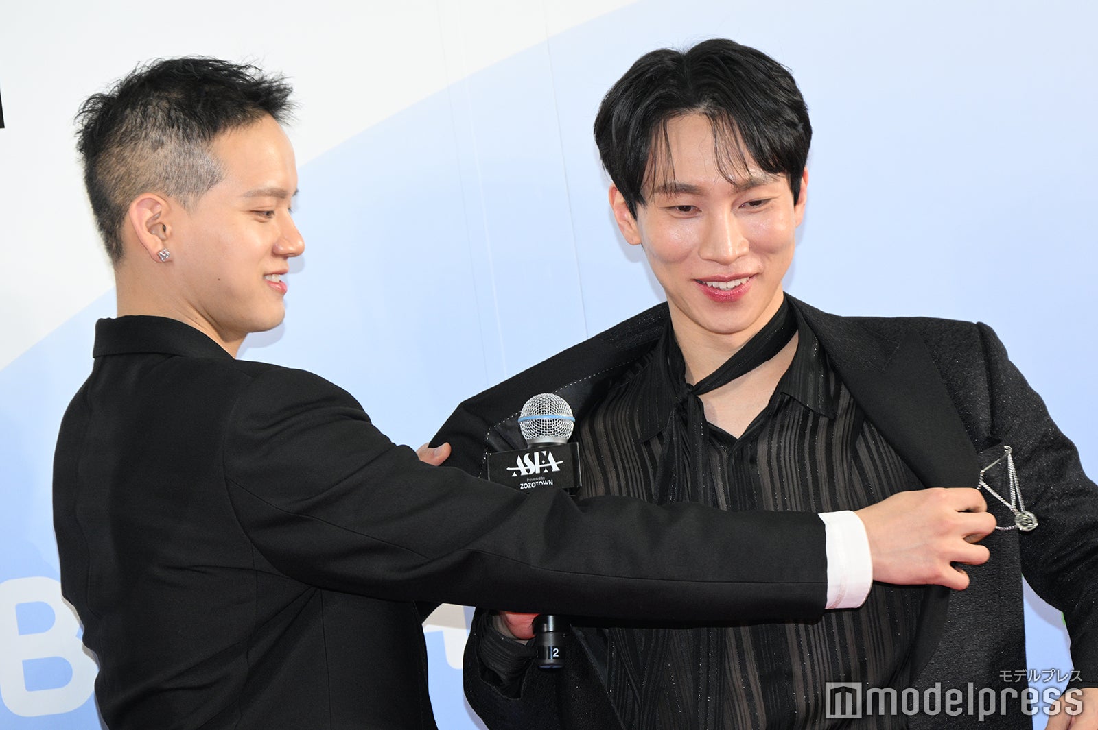 シースルーをアピールするソ・ウングァン（C）モデルプレス