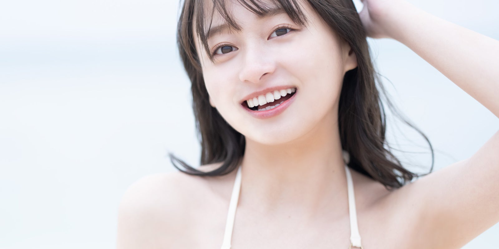日向坂46影山優佳、初水着姿で透明感溢れる 1st写真集先行カット