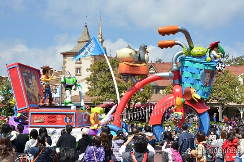 東京ディズニーリゾート30周年パレードがスタート／「ハピネス・イズ・ヒア」パレード公開