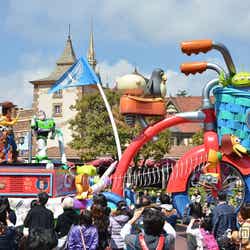 東京ディズニーリゾート30周年パレードがスタート/「ハピネス・イズ・ヒア」パレード公開