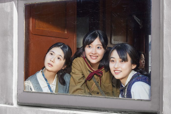 小野花梨、川床明日香、菊池日菜子(C)2025「長崎―閃光の影で―」製作委員会