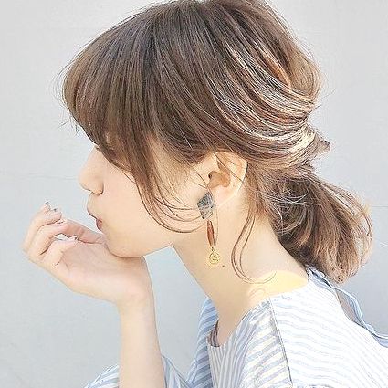 簡単な1つ結びのアレンジ方法 印象をパッと変える大人のおすすめスタイル モデルプレス 簡単な1つ結びのアレンジ方法 印象をパッと変える大人のおすすめスタイル モデルプレス