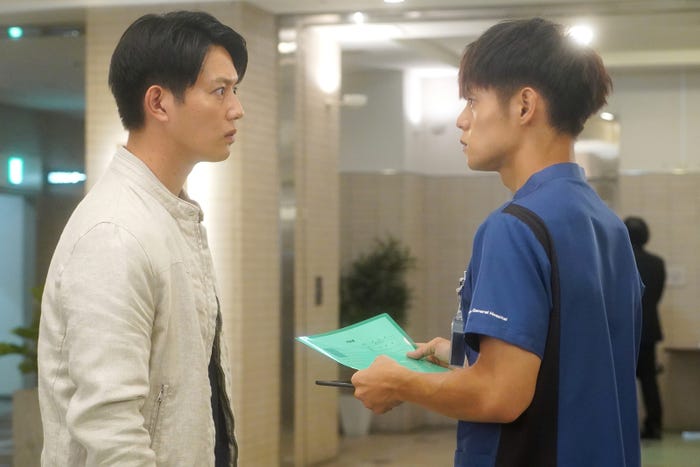 工藤阿須加、窪田正孝 (C)フジテレビ