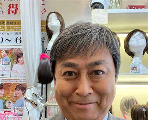 「二度見しました」錦鯉・長谷川、ウィッグ&グレースーツで大変身「男前やん!」