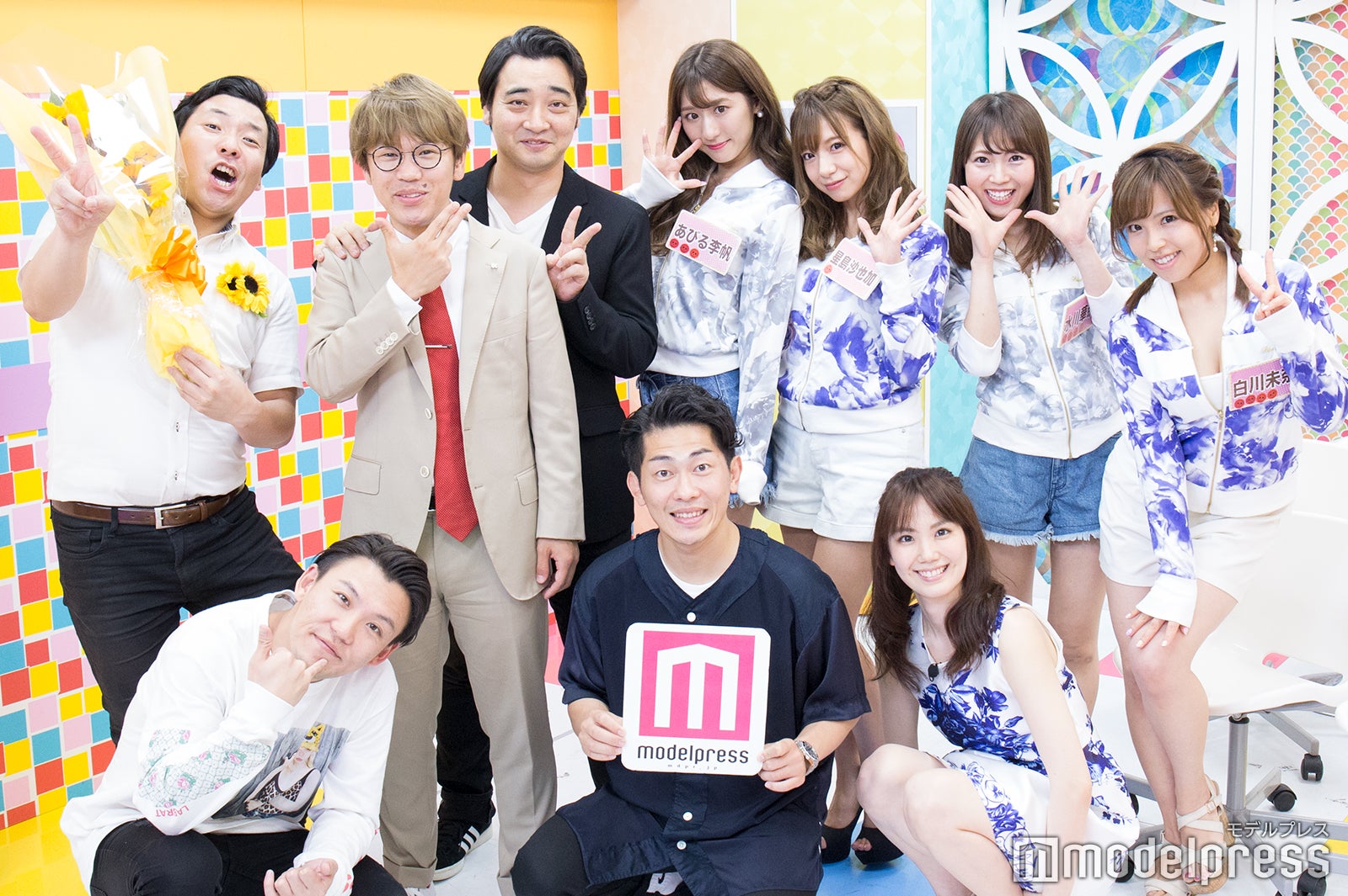 （前列左から）おたけ、太田博久、妹田佳奈子（後列左から）田渕章裕、木村亮介、斉藤慎二、あびる李帆、星島沙也加、水川華奈、白川未奈 （C）モデルプレス