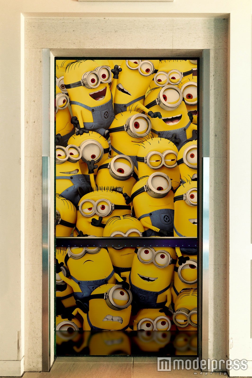 エレベーターの中は、すでにミニオンで満員？／画像提供：ホテル ユニバーサル ポート