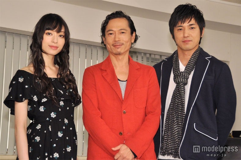 「実験刑事トトリ」に出演する（左から）栗山千明、三上博史、高橋光臣