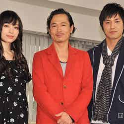 「実験刑事トトリ」に出演する（左から）栗山千明、三上博史、高橋光臣