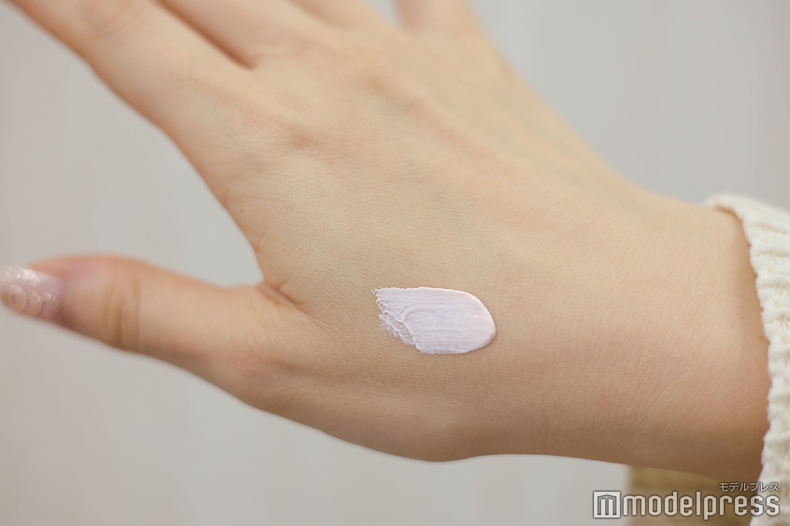 美耐久プライマーUVのテクスチャー（C）モデルプレス