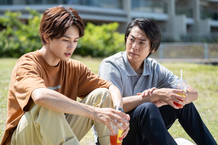 草川拓弥、福士誠治「みなと商事コインランドリー2」第10話より(C)缶爪さわ・椿ゆず/KADOKAWA/「みなと商事コインランドリー2」製作委員会