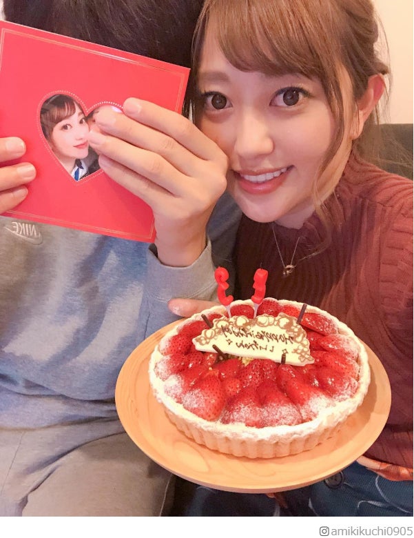 菊地亜美、夫の誕生日を祝福 ラブラブ2ショットに反響