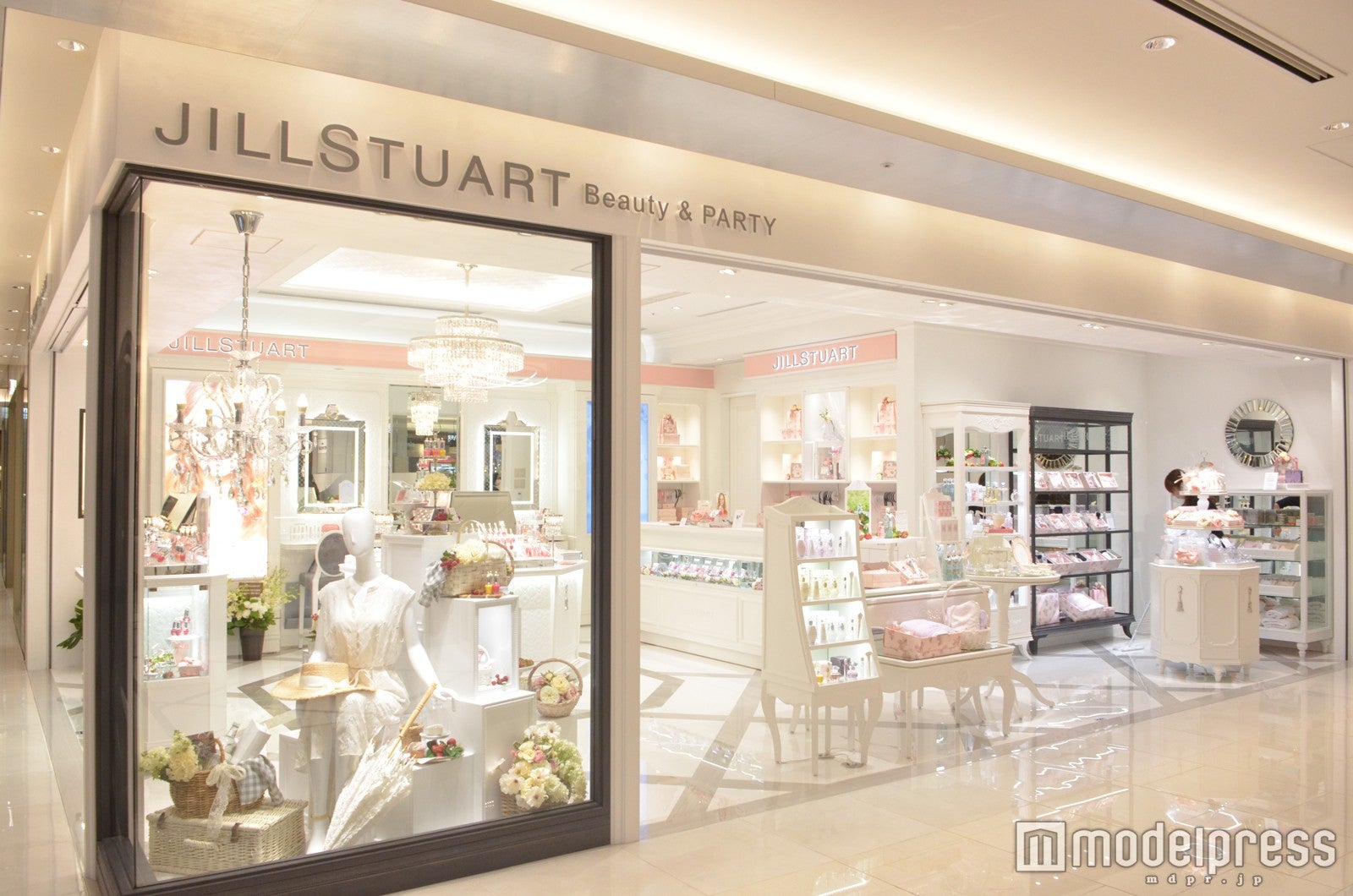 （C）モデルプレス