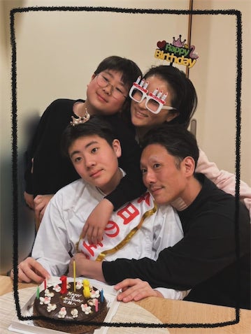 中村勘九郎の42歳妻、15歳長男の誕生日ショットを公開「ちょっとの間に大きくなられましたね」