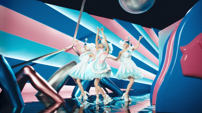 板野友美が美脚ダンス(提供画像)