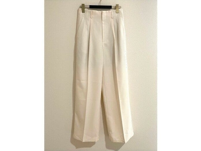 GU カラースラックス　1690円（税込）