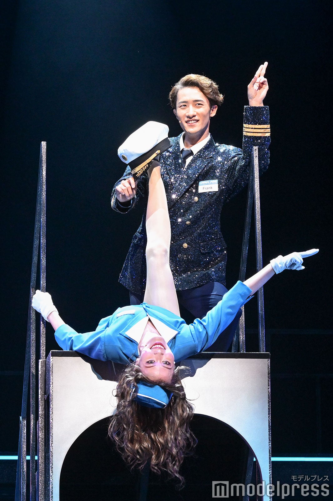 （上）岩本照「キャッチ・ミー・イフ・ユー・キャン」ゲネプロ（C）モデルプレス