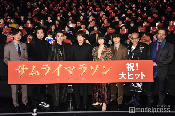 (左から)小関裕太、青木崇高、森山未來、佐藤健、小松菜奈、染谷将太、竹中直人、バーナード・ローズ監督(C)モデルプレス