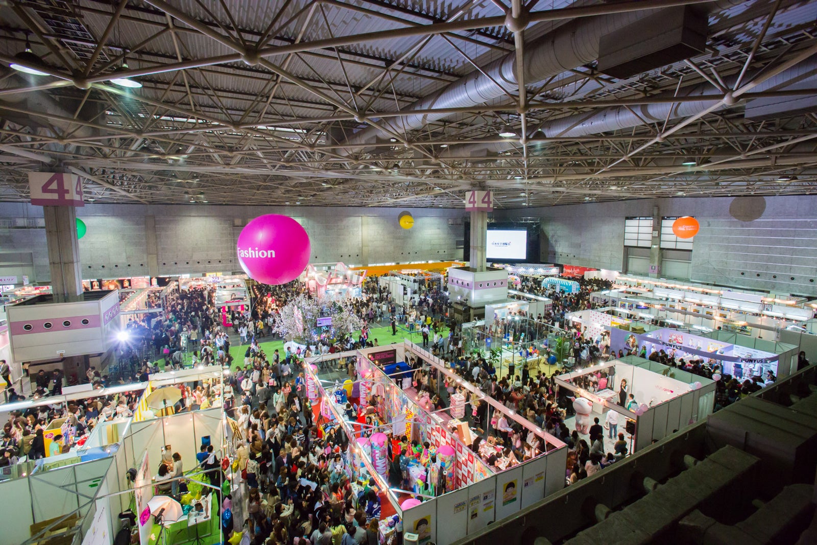 「日本女子博覧会」ブース