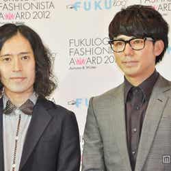 (左から)ピースの又吉直樹、綾部祐二