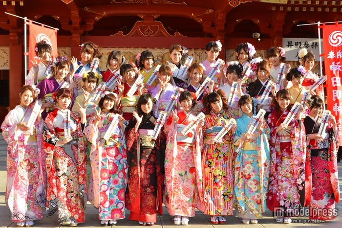 「AKB48グループ 2014年成人メンバー 成人式記念撮影会」に参加した総勢26人