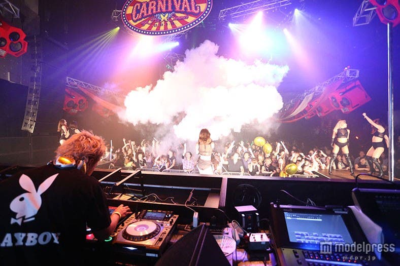 盛り上がる会場