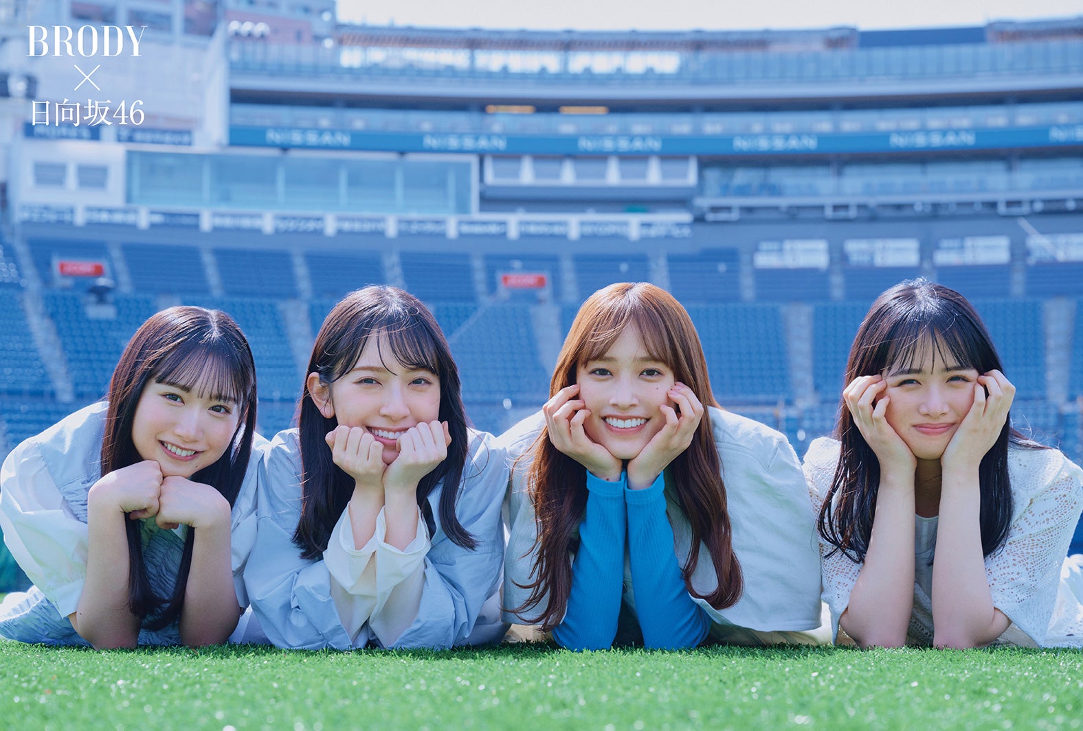 （左から）藤嶌果歩、金村美玖、佐々木久美、上村ひなの（画像提供：白夜書房）