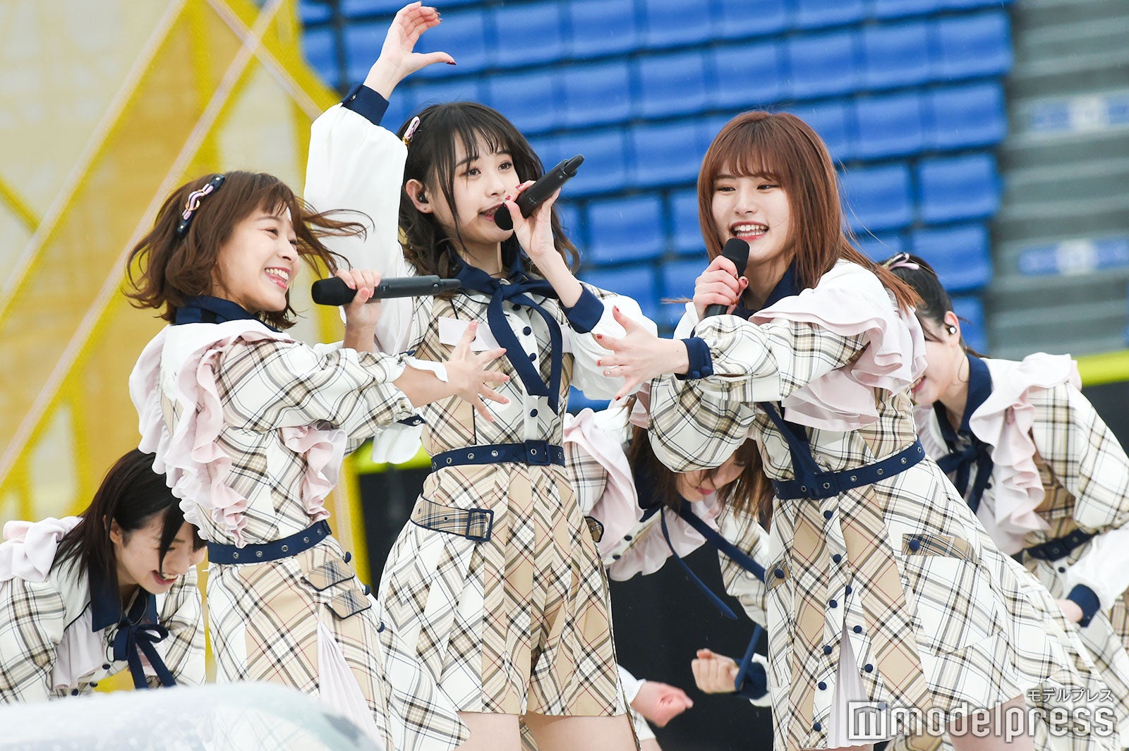 チーム8「AKB48グループ春のLIVEフェスin横浜スタジアム」（C）モデルプレス