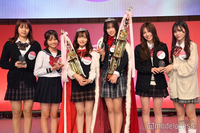 「女子高生ミスコン2022」受賞者(C)モデルプレス