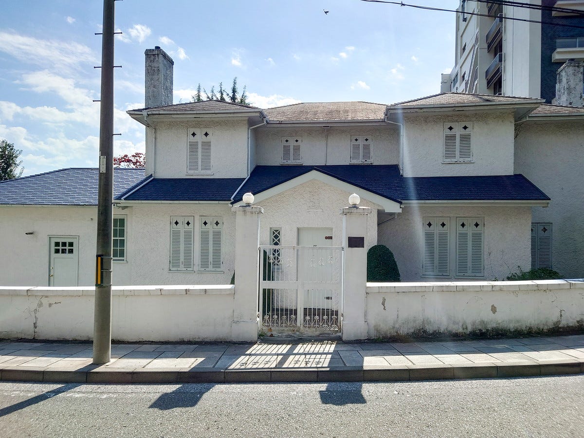 真礼が暮らす洋館は山手にある「BBスタジオ YOKOHAMA HILL」